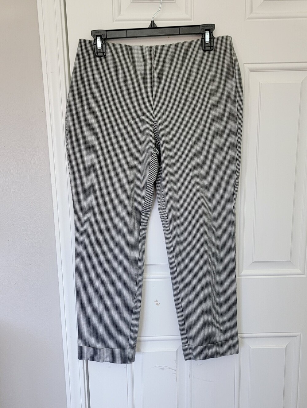 J Jill Premium Bi Stretch Black White Gingham Cuffed Capri Pants Preppy Size 8